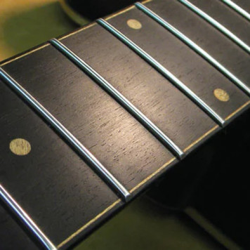 Чистка ладов и грифа гитары